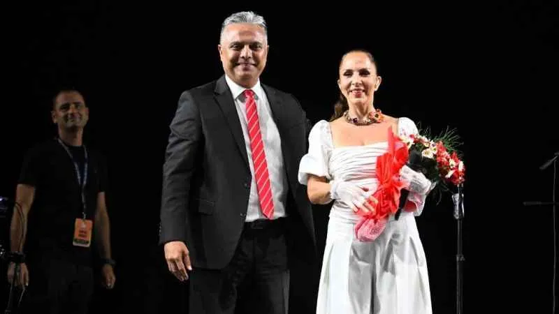 Muratpaşa 100. yıl kutlamalarında Sertap Erener'le coştu