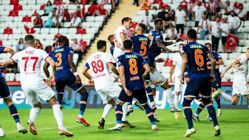 Antalyaspor, RAMS Başakşehir'u mağlup etti