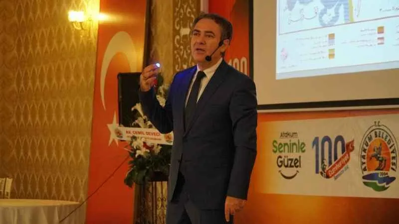 Tarihçi ve yazar Sinan Meydan, Cumhuriyet tarihini Anlatıyor