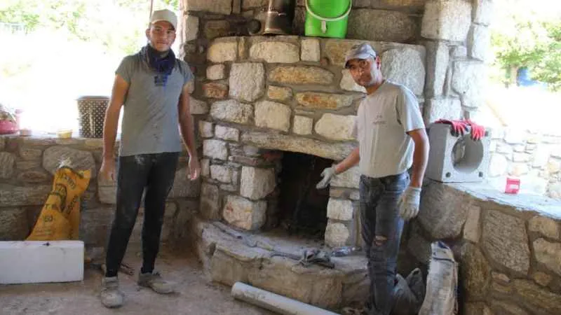 Egeli taş ustaları randevuyla çalışıyor