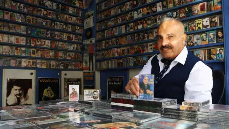 55 yılda 40 bin albüm biriktiren kasetçi, nostaljiyi yaşatıyor