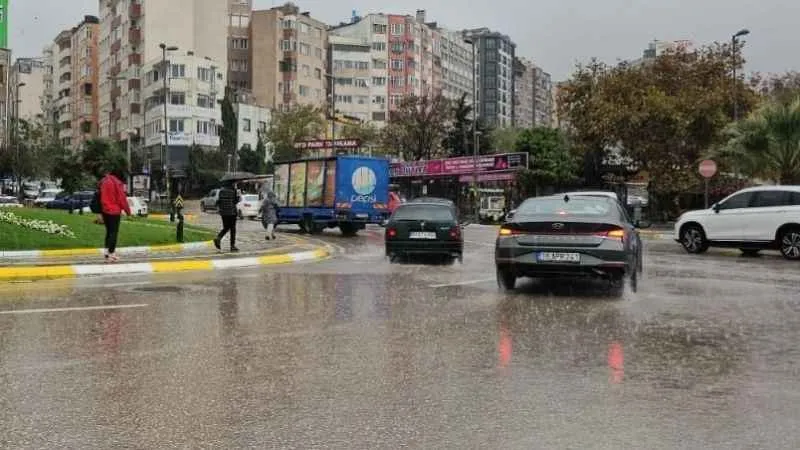 Bandırma'ye beklenen yağış geldi