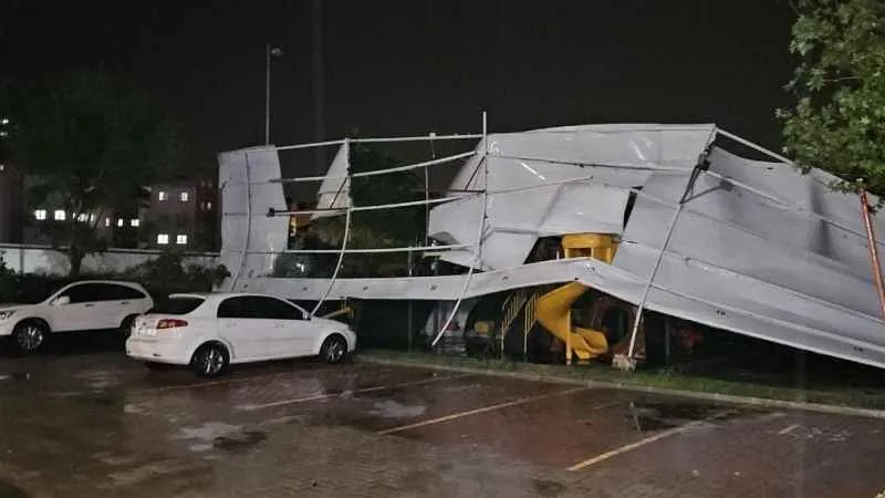 Mersin’de yağmur ve fırtına etkili oldu