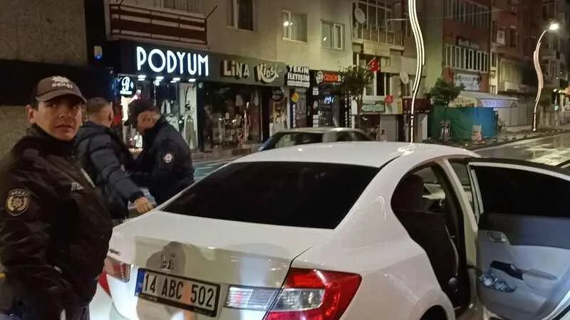 Bolu'da şehrin en işlek noktasında gece denetimi: Araçlar didik didik arandı