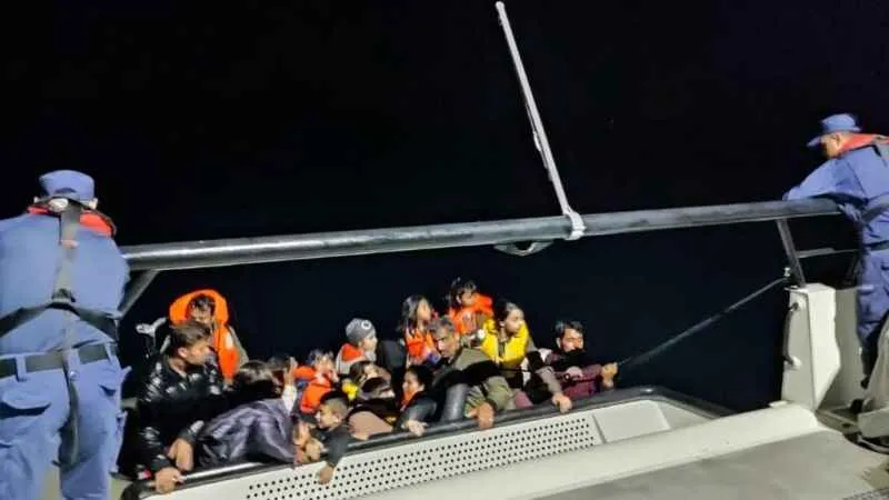 Ölüme terk edilen 26 kaçak göçmen kurtarıldı