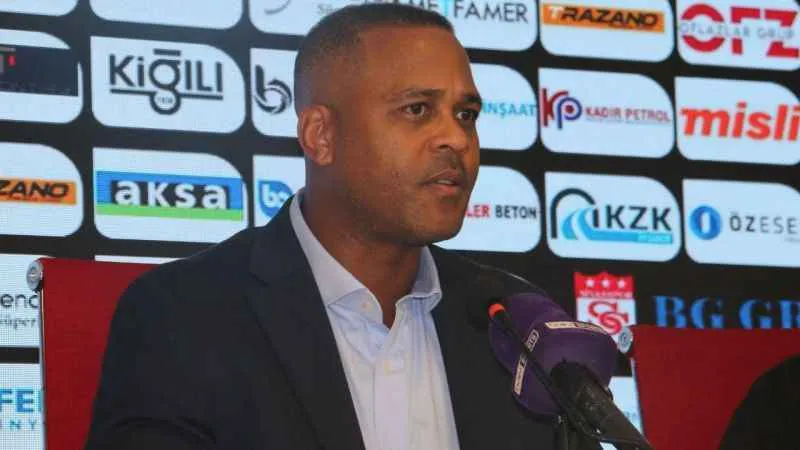 Patrick Kluivert: "Sonuçtan memnun değilim"