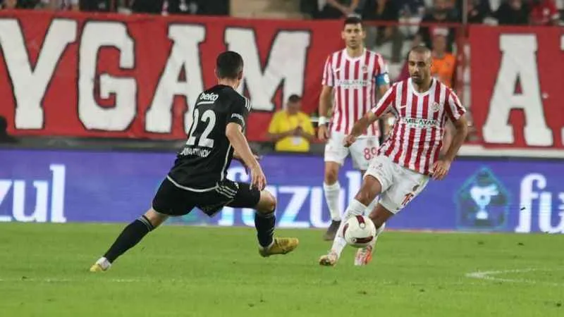 Beşiktaş, Antalya'da 12 dakikada 3 gol yedi