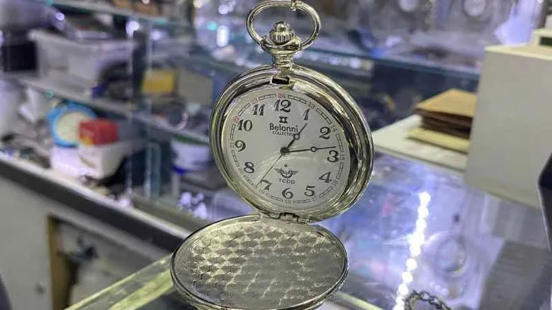 Zamana direnen köstekli saatler gençlerin gözdesi