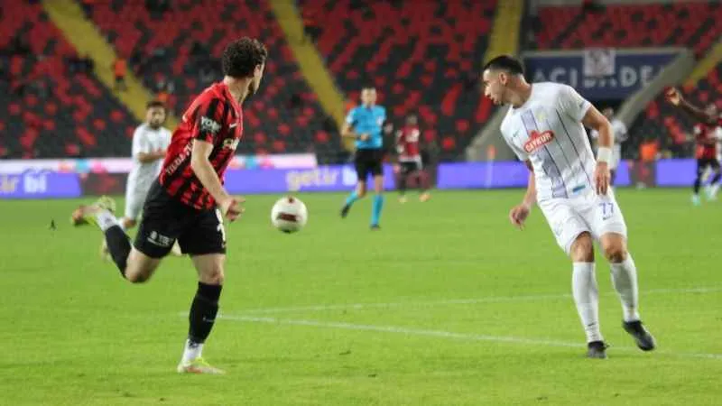 Gaziantep FK her iki yarıda attığı gollerde Çaykur Rizespor'u mağlup etti