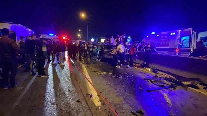 Kocaeli'de feci kaza: 2 ölü, 7 yaralı