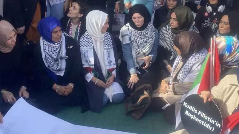 Sümeyye Erdoğan Bayraktar, Filistin’e destek için başlatılan oturma eyleminde