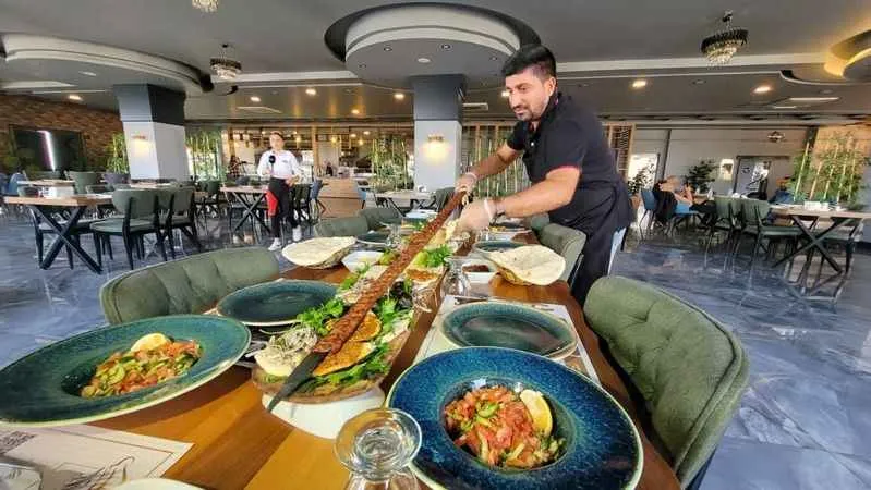 Elazığ'ın metrelik kebapları bu adreste!