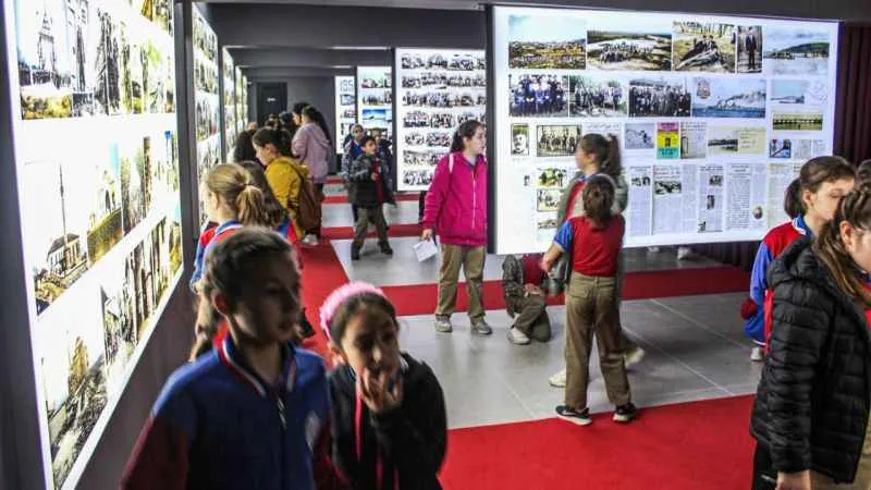Karacabey'de tarihi fotoğraf galerisi büyük ilgi görüyor