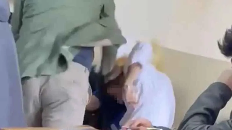 Öğrencisini kitapla döven öğretmen serbest bırakıldı