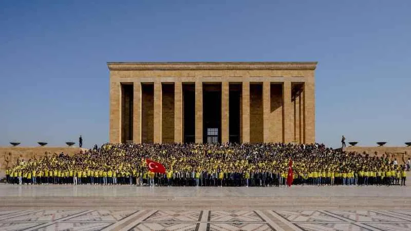 Fenerbahçeli taraftarlar Anıtkabir’i ziyaret etti