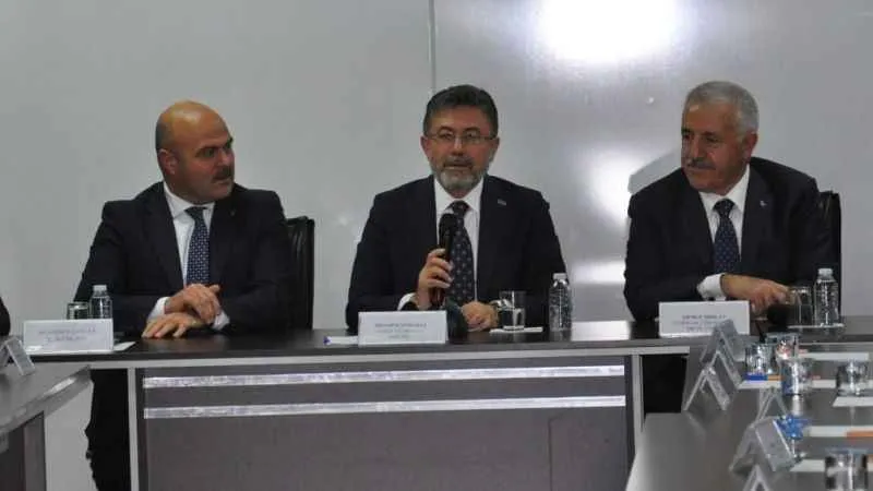 Bakan Yumaklı, Kars'ta partililerle buluştu