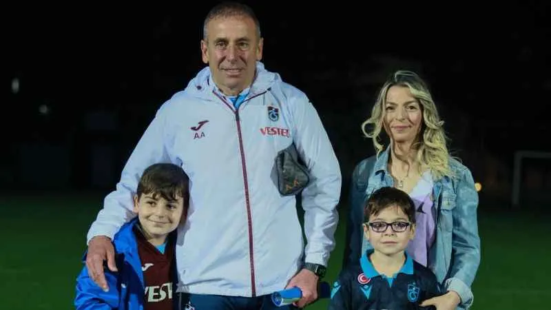 Trabzonspor, biber gazı saldırısına uğrayan Yunus Emir Bolat ve ailesini ağırladı