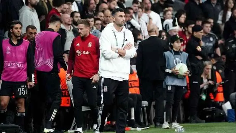 Beşiktaş taraftarından Burak Yılmaz ve futbolculara tepki