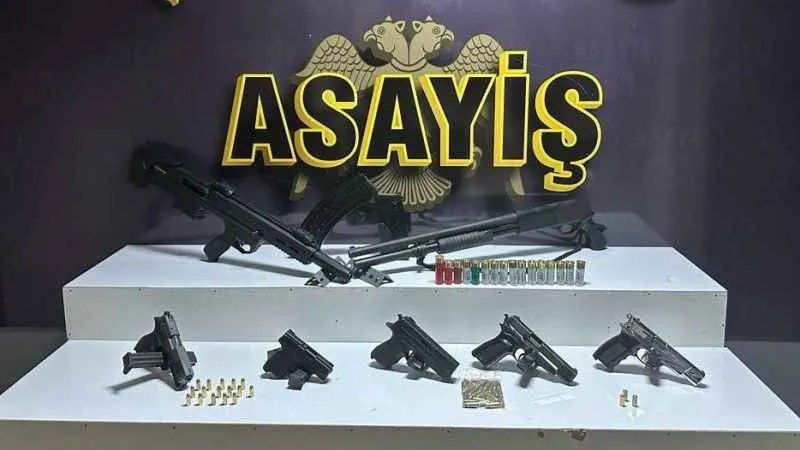 İskenderun’da çok sayıda silah ve mühimmat ele geçirildi