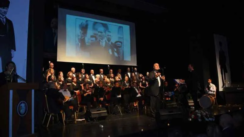  Atatürk, Salihli’de sevdiği şarkılarla anıldı