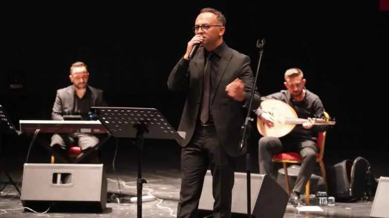 Atatürk sevdiği türkülerle yad edildi