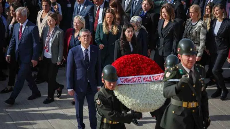 CHP Genel Başkanı Özgür Özel, Anıtkabir’i ziyaret etti