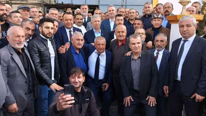 Mansur Yavaş, özel halk otobüsü şoförleri ile buluştu