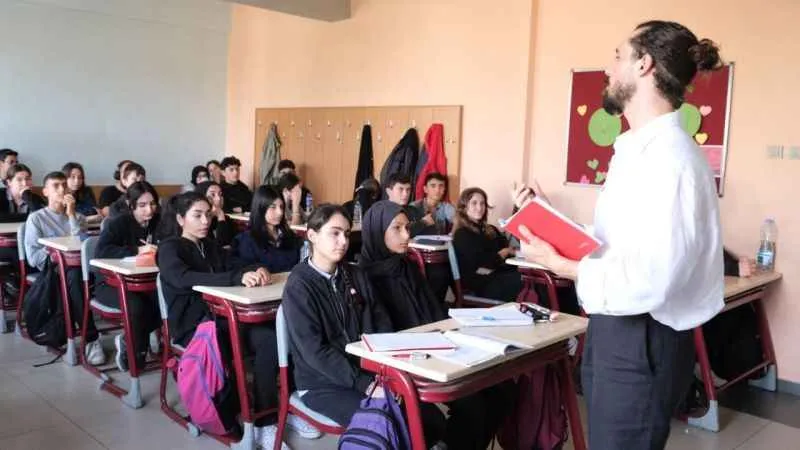 Sezai Karakoç eserlerinden repliklerle anlatıldı