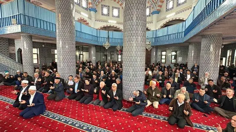 Depremde hayatını kaybedenler anıldı