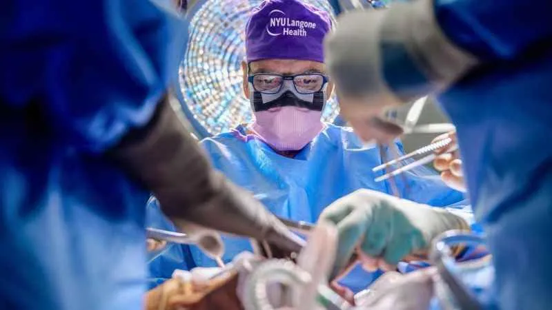 ABD’de 21 saatlik ameliyatla ilk tam göz nakli