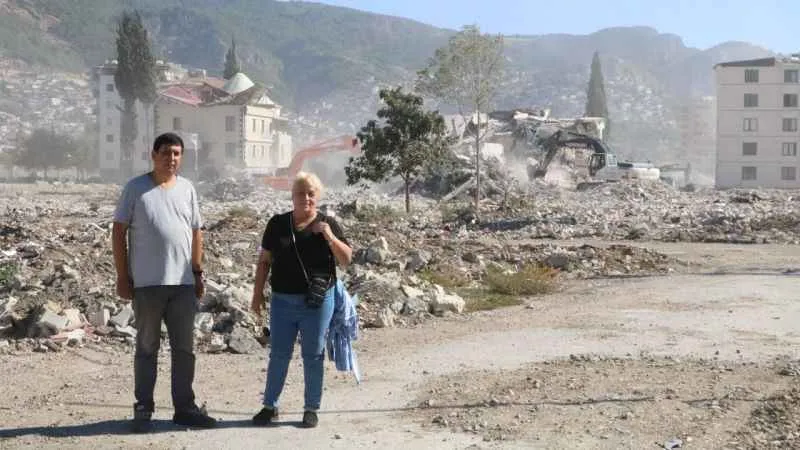 Depremzedeler 9 aydır haber alamadıkları yakınlarını umutla bekliyor