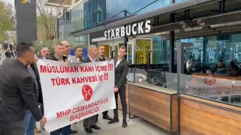 MHP'liler Starbucks'taki gençleri Türk kahvesi içmeye davet etti