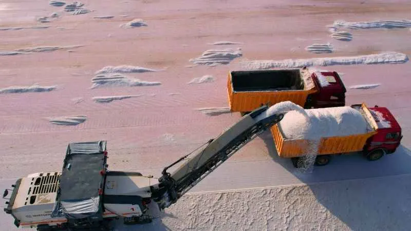 Gölden hasat edilen tuzun, ihracata hazırlanan yolculuğu