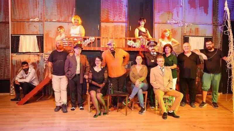 “Hoş geldin Amerika” oyunu Ayvalık’ta büyük ilgi gördü