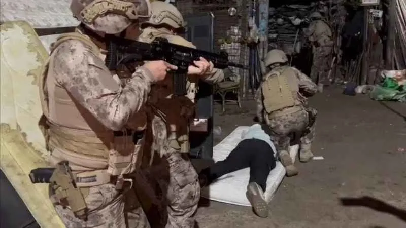 İzmir’de hurda deposuna uyuşturucu baskını