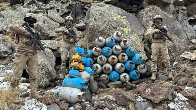 Ağrı’da PKK/KCK barınma alanlarına yapılan aramada çok sayıda malzeme ele geçirildi
