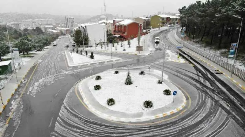 İstanbul'a kar sürprizi