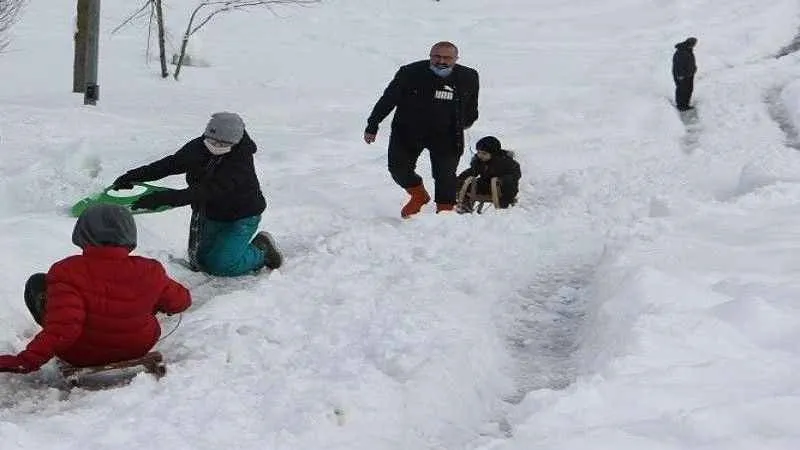 Karabük'te 2 ilçede eğitime kar engeli