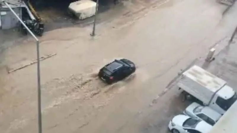 Mardin'de yollar göle döndü