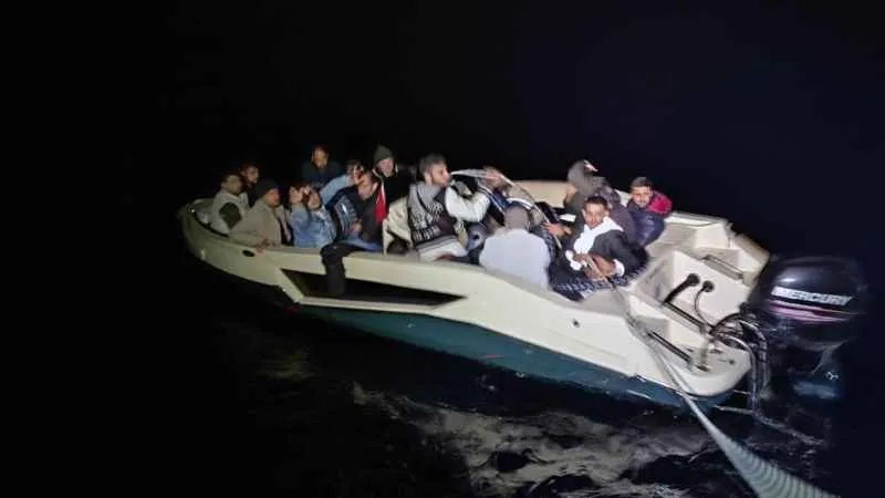 Marmaris’te 18 düzensiz göçmen kurtarıldı