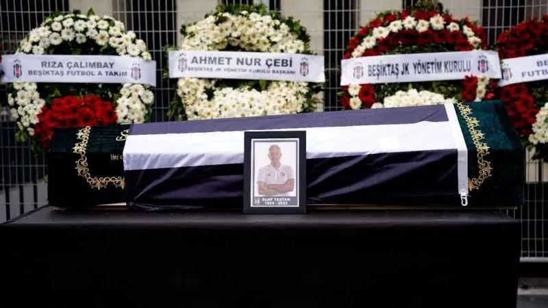 Suat Taştan, Beşiktaş Stadyumu’nda düzenlenen törenle son yolculuğuna uğurlandı