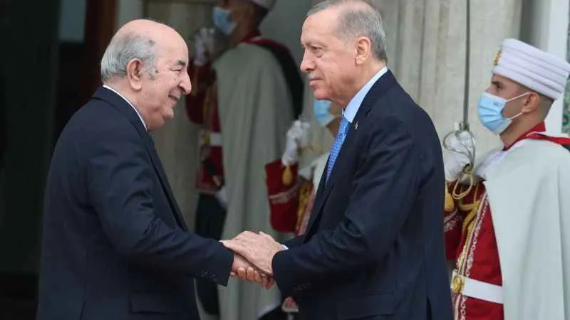 Erdoğan, Cezayir Cumhurbaşkanlığı Sarayı'nda Tebbun tarafından karşılandı