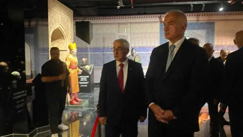 Kültür ve Turizm Bakanı Ersoy, Selçuklu Hanedan Sergisini gezdi