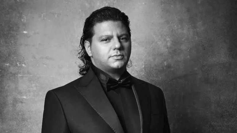 Kubat, İş Sanat sahnesinde Ege Türküleri söyleyecek 