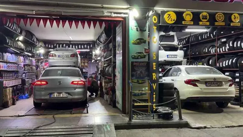 Lastikçilerde kış lastiği kuyruğu oluştu