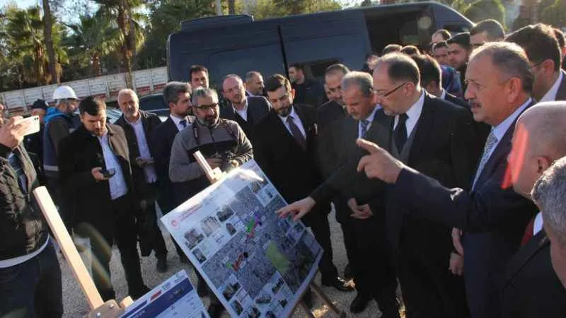 Bakan Özhaseki, Adıyaman'da yerinde dönüşüm alanını inceledi
