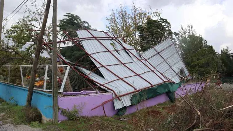 Muğla Dalaman'ı hortum vurdu