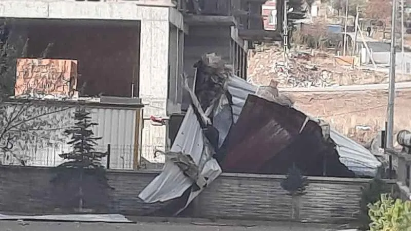 Fırtına Sivas’ta hasara yol açtı