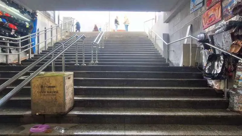 Su basan Eminönü yeraltı çarşısı esnafı İBB’ye isyan etti