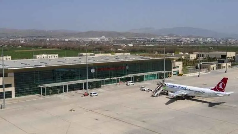 Anadolujet uçağı, yakıtı kritik seviyenin altına düşünce Elazığ’a acil iniş yaptı